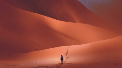 Canvas wandelaars klimmen naar het zandduin in de rode woestijn, digitale kunststijl, illustratie schilderen