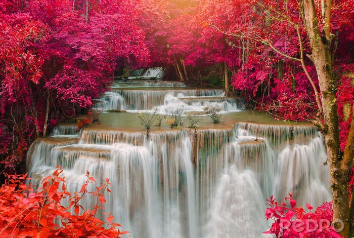 Canvas Waterval in het diepe regenwoud jungle (Huay Mae Kamin Waterfall i