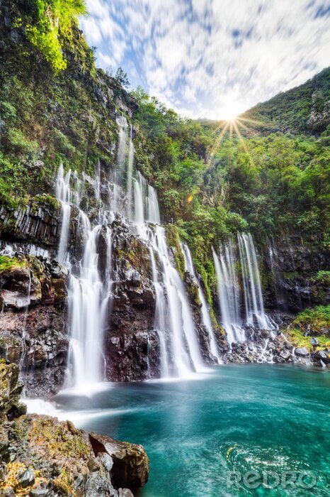Canvas Watervallen die in het meer vallen
