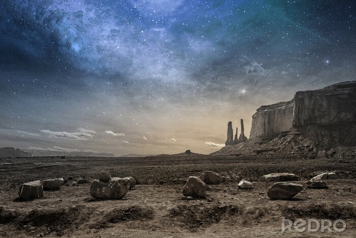 Canvas weergave van een rotsachtige woestijn landschap in de schemering