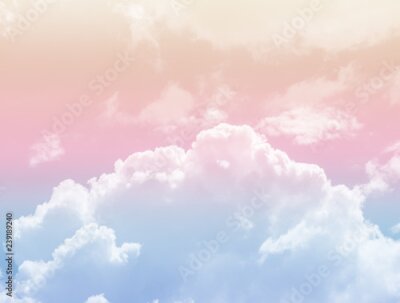 Wolken in de lucht in pastelkleuren