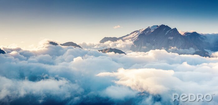 Canvas Wolken op de achtergrond van de Italiaanse Dolomieten