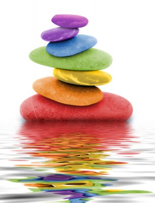 zen regenbogen Kieselsteine ​​im wasser