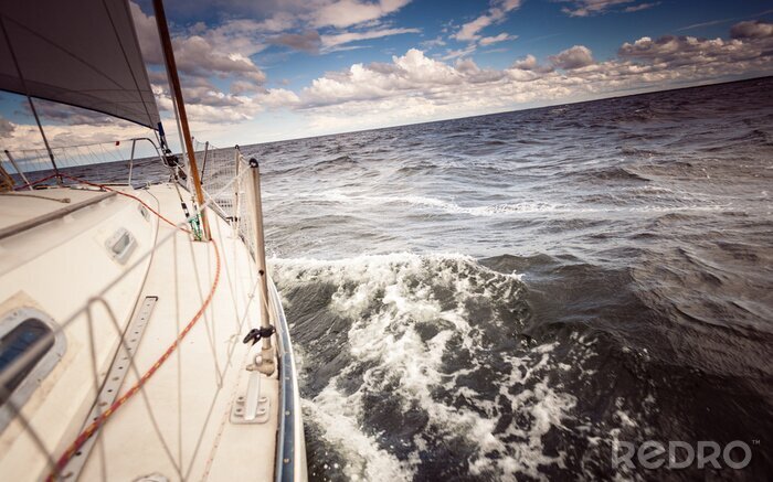 Canvas Yachting jacht zeilboot zeilen in de Baltische zee
