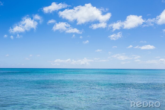 Canvas zeegezicht met wolken en blauwe hemel achtergrond