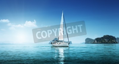 Canvas Zeilboot in een blauwe omgeving