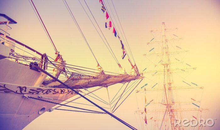 Canvas Zeilboten met kleurrijke vlaggen