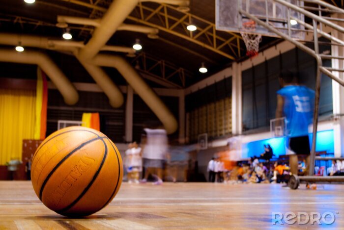 Fotobehang 3D basketbal op het veld