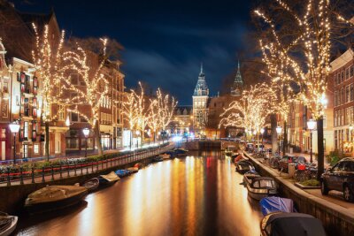 Amsterdam bij nacht met verlichting