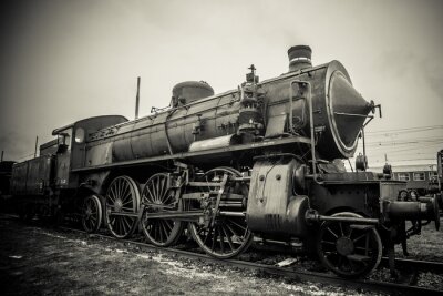 Antieke zwarte treinlocomotief
