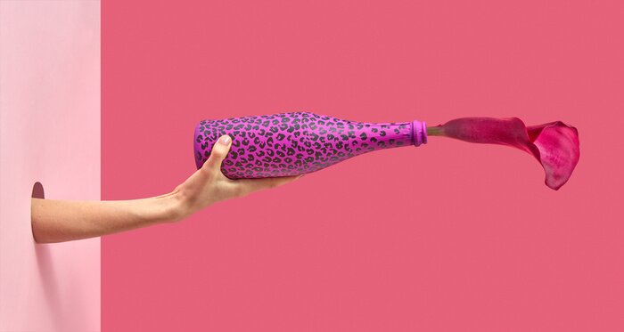 Fotobehang Artistiek ingeschonken wijn