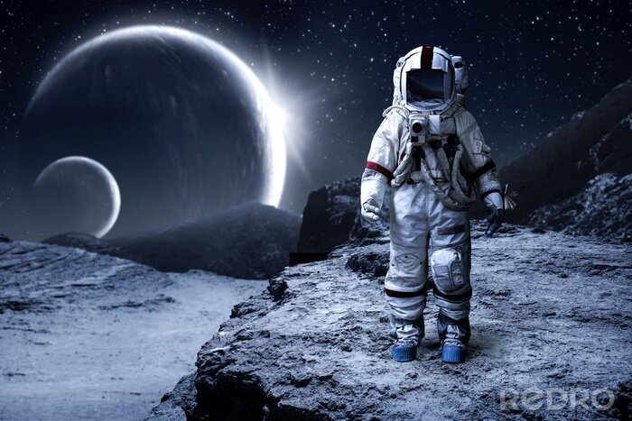 Fotobehang Astronaut op de achtergrond van de zonsopgang