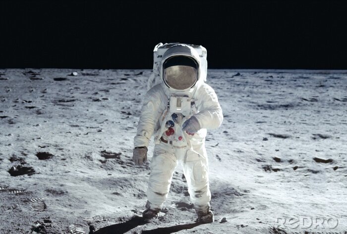 Fotobehang Astronaut op de maan in een wit ruimtepak