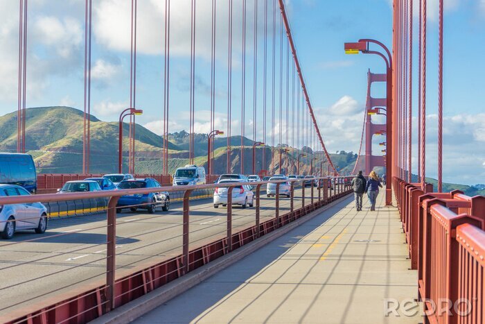 Fotobehang Auto's en mensen op de brug van San Francisco