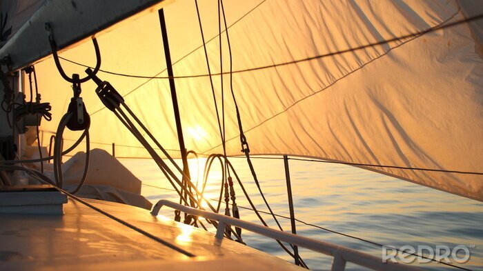 Fotobehang Avond aan boord van een zeilboot