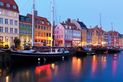 Fotobehang Avond landschap van Nyhavn in Kopenhagen, Denemarken