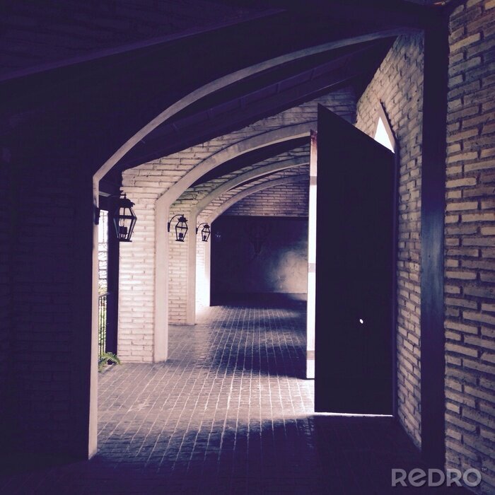 Fotobehang Bakstenen tunnel in een kasteel