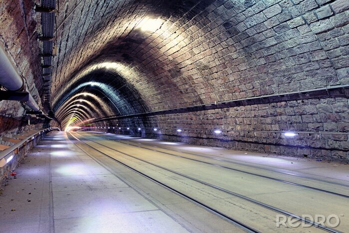 Fotobehang Bakstenen tunnel met relingen