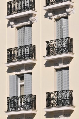 Fotobehang Balkons en zwarte luiken