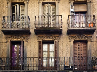 Fotobehang Balkons in een oud gebouw