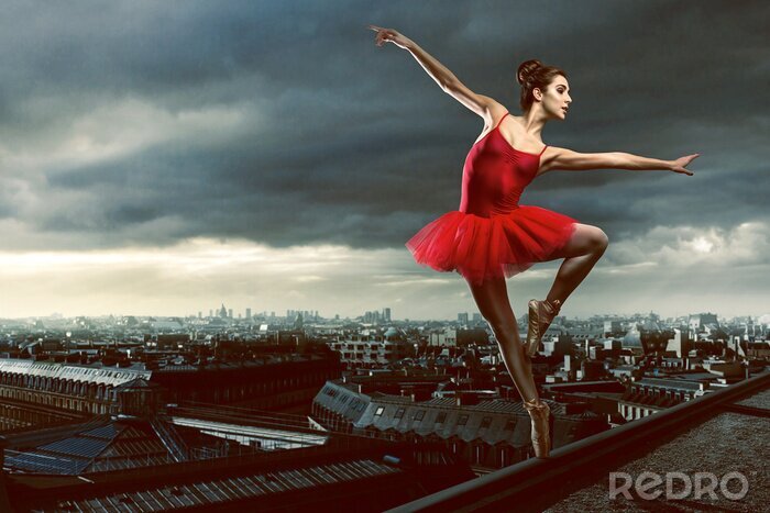 Fotobehang Ballerina in het rood op het dak