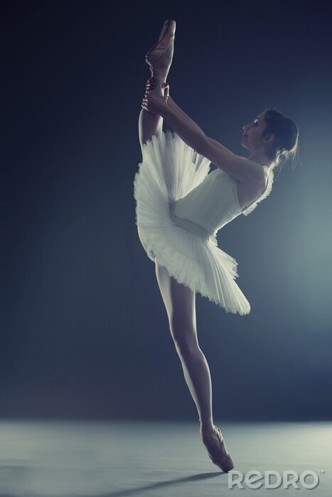 Fotobehang Ballerina op donkere achtergrond