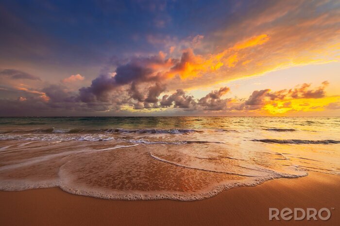 Fotobehang Beach sunrise over the tropical sea
