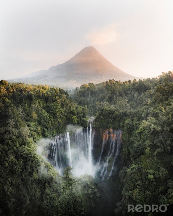 Fotobehang Beautiful Tumpak Sewu Waterfalls, Indonesia