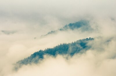 Fotobehang Beige mist en bergketens