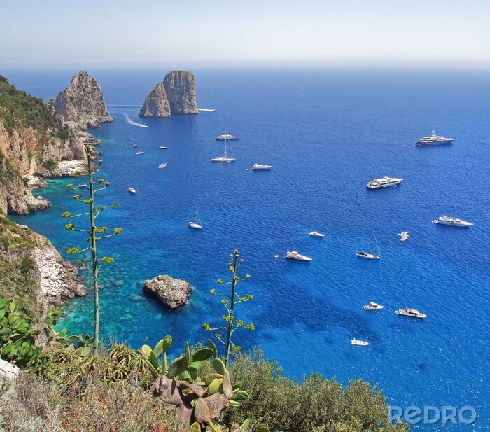 Fotobehang Bergen die overgaan in de zee