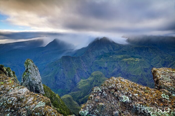 Fotobehang Berglandschap in de mist