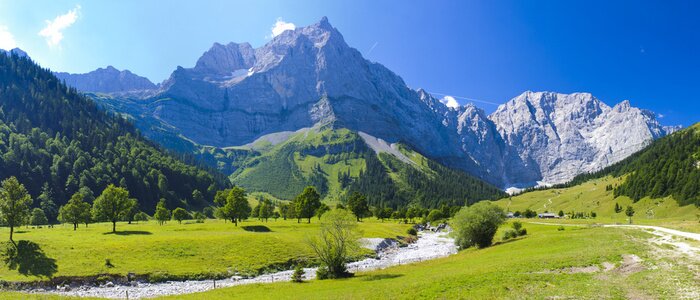 Fotobehang Berglandschap op een zonnige dag