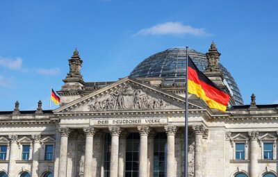 Fotobehang Berlijnse architectuur en de vlag