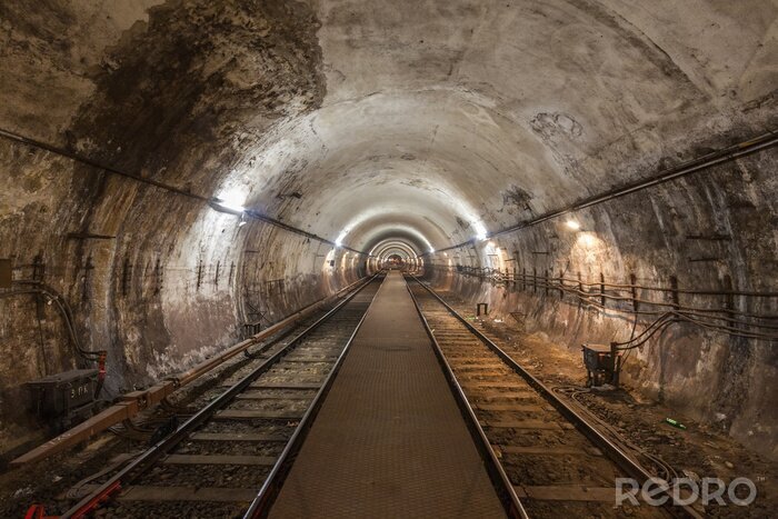 Fotobehang Betonnen tunnel en spoorweg