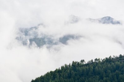 Fotobehang Bewolkt berglandschap