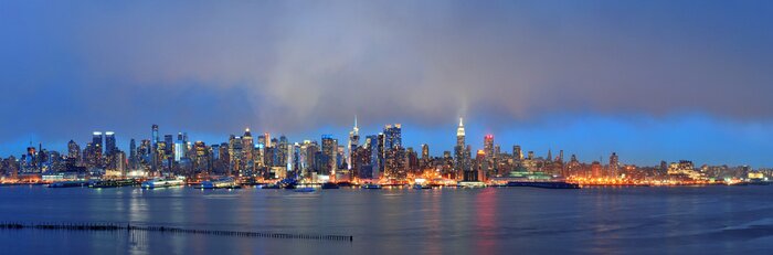 Fotobehang Bewolkte skyline van New York City