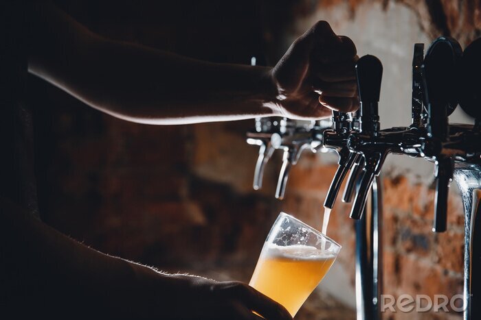 Fotobehang Bier geschonken uit een biertap