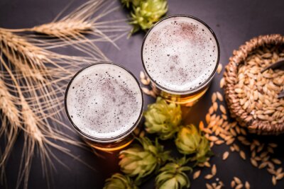 Fotobehang Bier in glazen hop en tarwe
