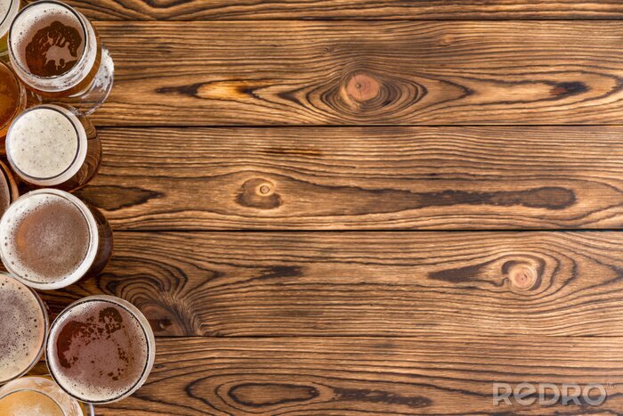 Fotobehang Bier op een houten tafel