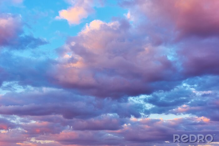 Fotobehang Blauwe en paarse wolken in de lucht