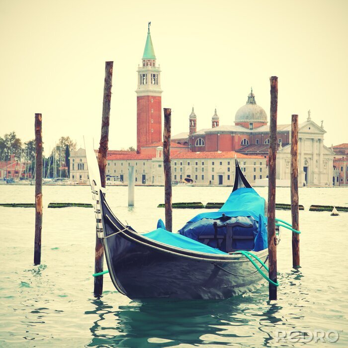 Fotobehang Blauwe gondel op de achtergrond van Venetië