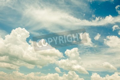 Fotobehang Blauwe lucht met lichte wolken