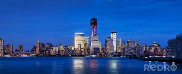 Fotobehang Blauwe nachtelijke hemel boven NYC