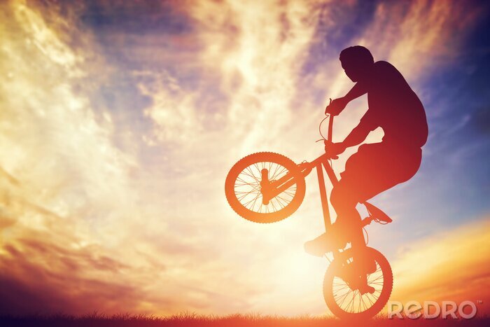 Fotobehang BMX-fiets en man bij zonsondergang