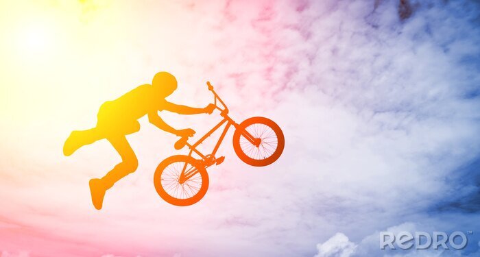 Fotobehang BMX-fietser en trucs op een hemelachtergrond