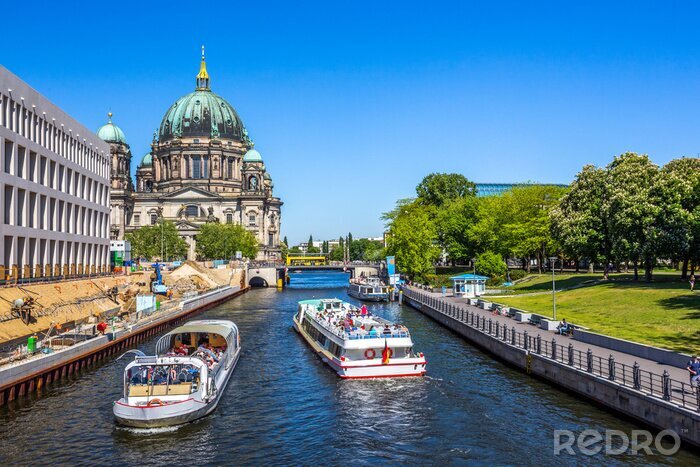 Fotobehang Boten op de rivier in Berlijn