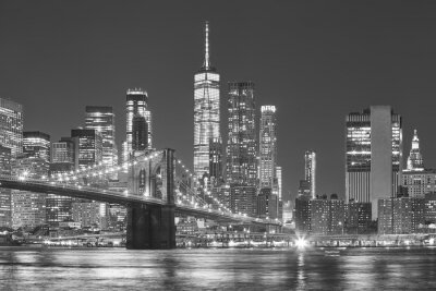 Fotobehang Brooklyn Bridge en Manhattan nachtzicht in zwart-wit