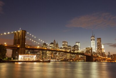 Fotobehang Brooklyn Bridge verlicht door lampen