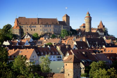 Fotobehang Burg Kaiserburg in Nürnberg met Altstadt im Sommer