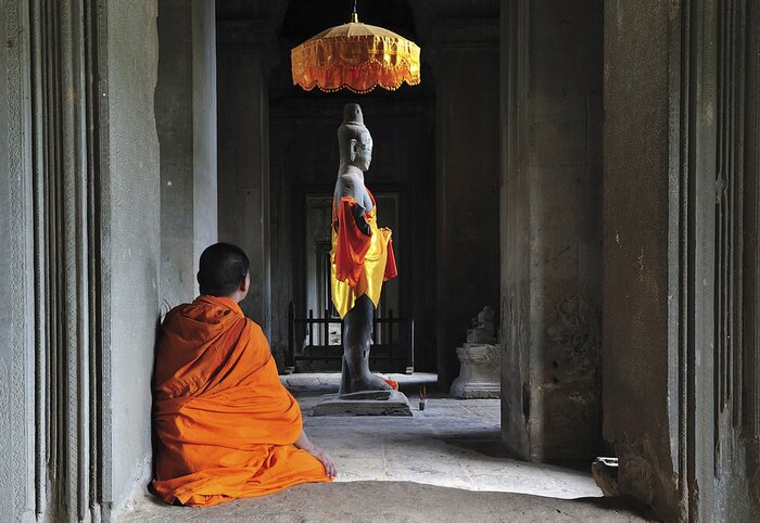 Fotobehang Cambodja Angkor Wat tijd om te bidden